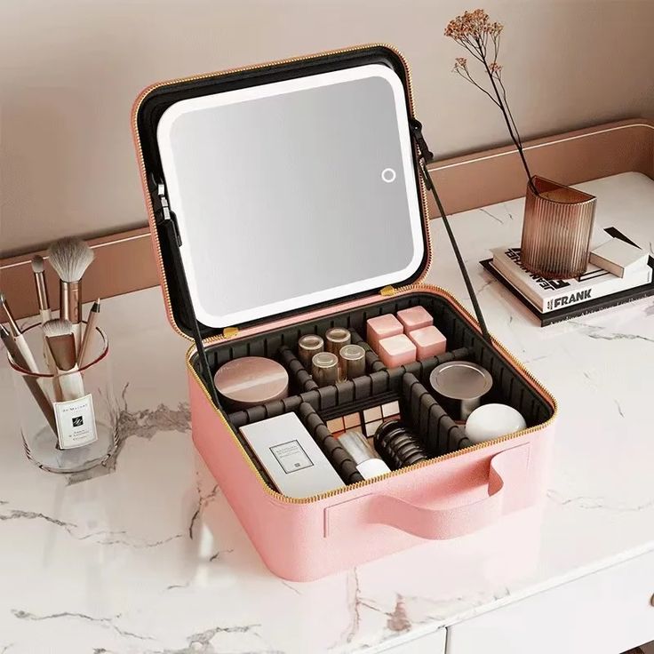 Modes, Portable Lighted Makeup Case with Adjustable Dividers, Cosmetic Organizer Gift for Women (Pink)